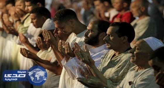 بالفيديو.. آلاف المصلين يحتشدون خلف شبيه السديس بالمغرب