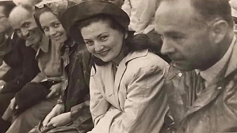 صور نادرة لابنة الملك فؤاد وزوجها بعد إلغاء الملكية في مصر