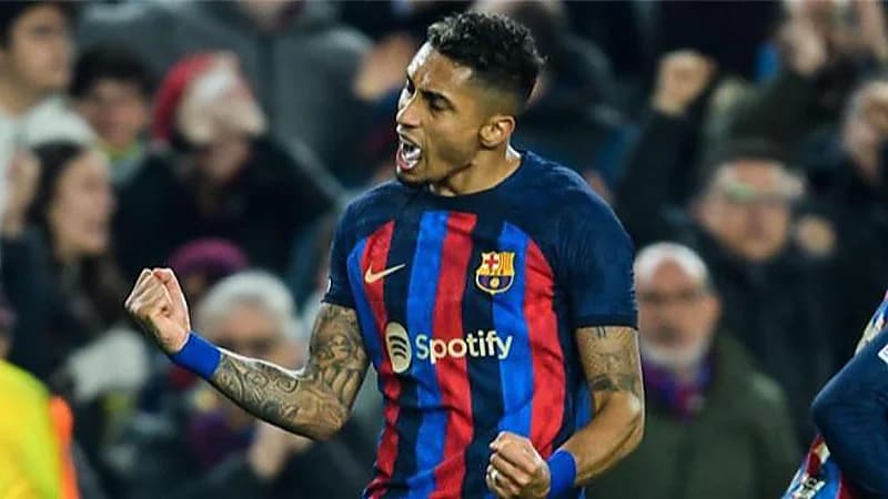 رافينا يعتذر من هيرنانديز عن ردة فعله بعد استبداله (فيديو)