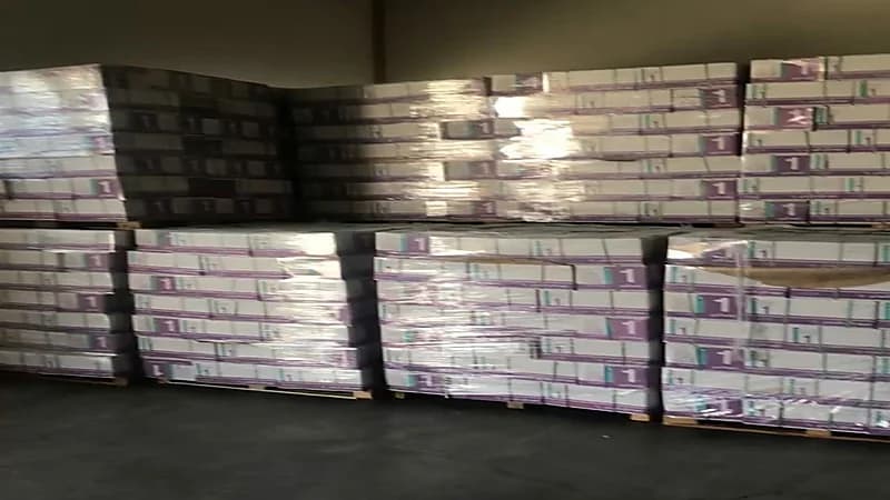 وصول المقررات الدراسية إلى مستودعات "تعليم المدينة" استعدادا للعام الدراسي القادم "صور"