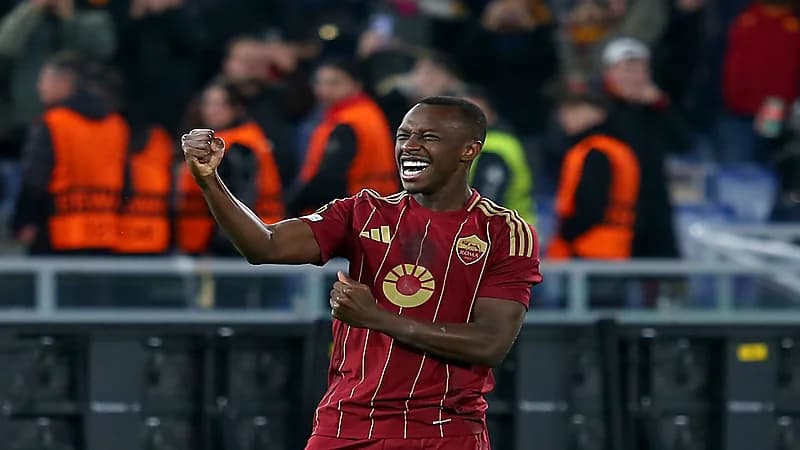 عرض مالي كبير يقرب سعود عبدالحميد من العودة لـ روشن