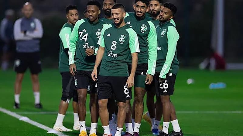 مانشيني يستدعي 3 لاعبين لمعسكر المنتخب الوطني في قطر