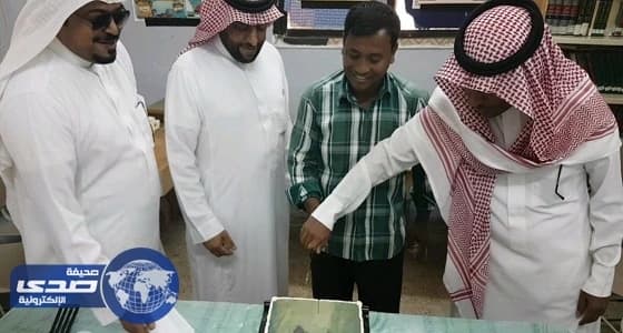 في بادرة إنسانية.. مدرسة بالرياض تحتفل بـ«مولود عامل النظافة»