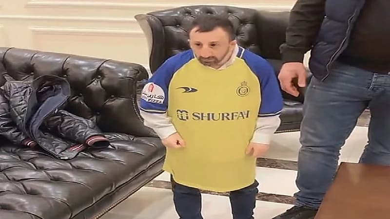 التركي "كوكسال "بابا" يرتدي قميص النصر