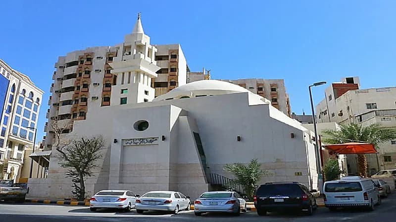 إقامة صلاة الجمعة في مساجد مكة المكرمة لتخفيف الازدحام على الجوامع