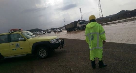 بالصور.. الدفاع المدني يحذر من التقلبات الجوية