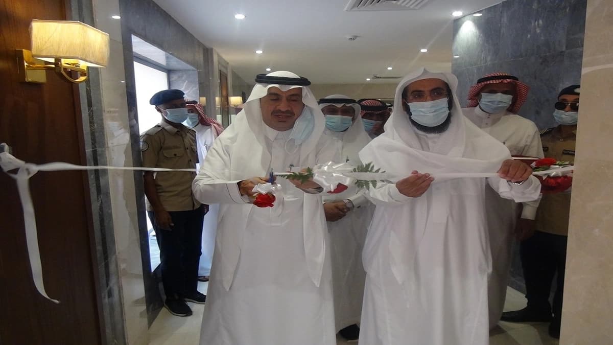 شاهد.. مراوغة وقيادة بسرعة جنونية بين المركبات على أحد الطرق في الرياض