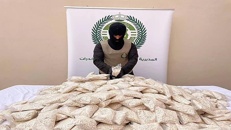 إحباط محاولة تهريب وترويج مليون و245 ألف قرص إمفيتامين مخدر بالرياض وتبوك