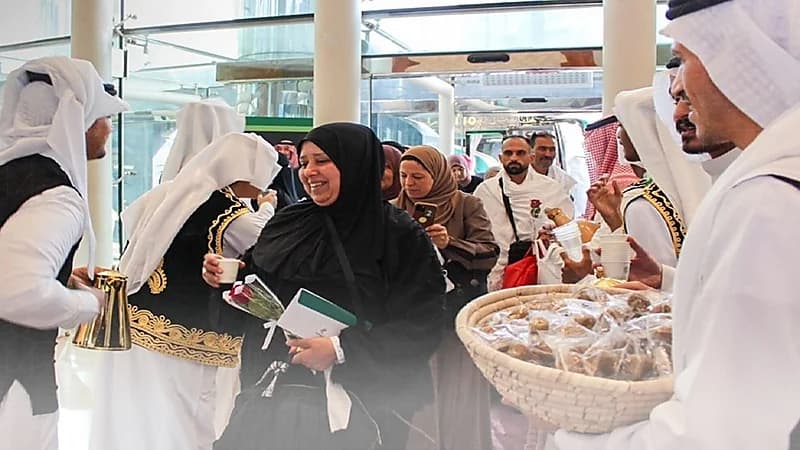 استقبال أولى طلائع ضيوف برنامج خادم الحرمين الشريفين من فلسطين.. صور