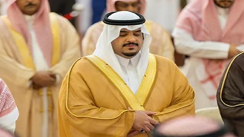 نائب أمير الرياض يؤدي صلاة الميت على والدة الأمير عبدالرحمن بن عبدالله