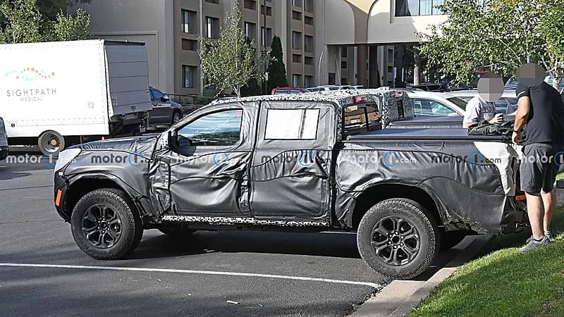 بالصور.. مواصفات شاحنة "البيك أب" شيفروليه GMC كانيون AT4 موديل 2023