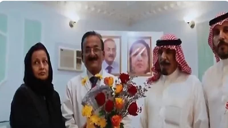 شاهد.. أهالي الجوف يكرمون طبيبًا هنديًا وزجته بعد انتهاء عملهما بالمركز الصحي