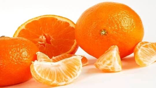 أبرز فوائد اليوسفي على البشرة