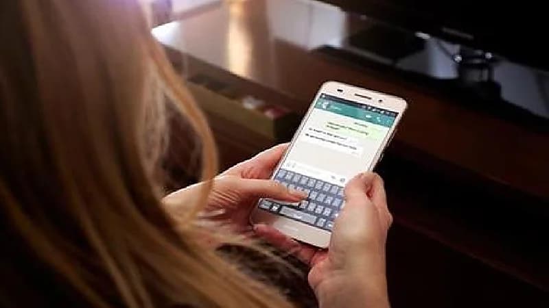 معاقبة فتاة شتمت زوجها برسالة على "واتساب"