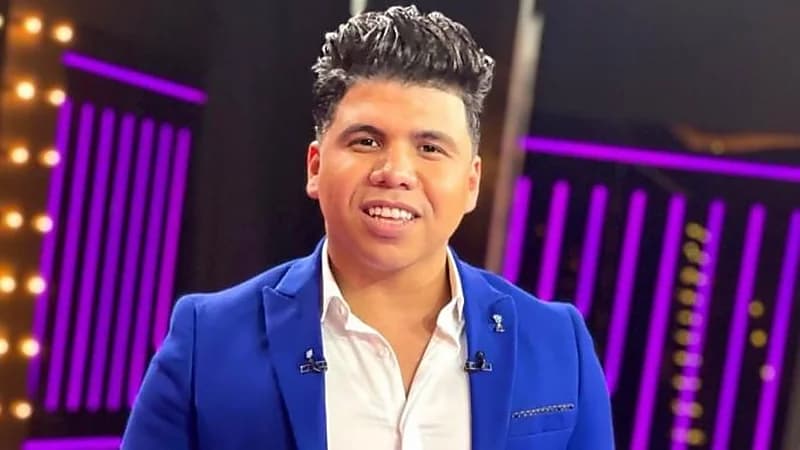 شاهد.. عمر كمال يفاجئ جمهوره بصورة جديدة من تركيا