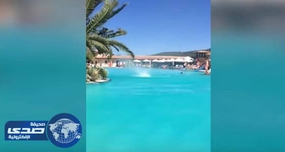 بالفيديو.. ساحر يقسم طفلته إلى نصفين