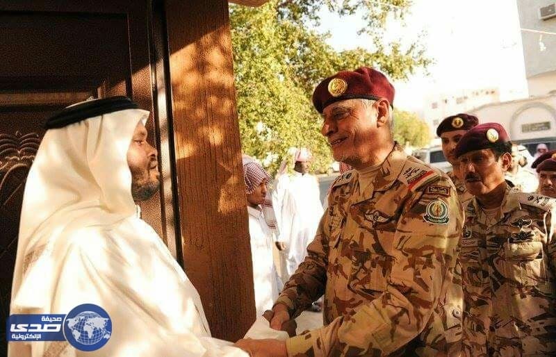 بالصور.. اللواء العتيبي ينقل تعازي ولي العهد لذوي ضحية القفز المظلي