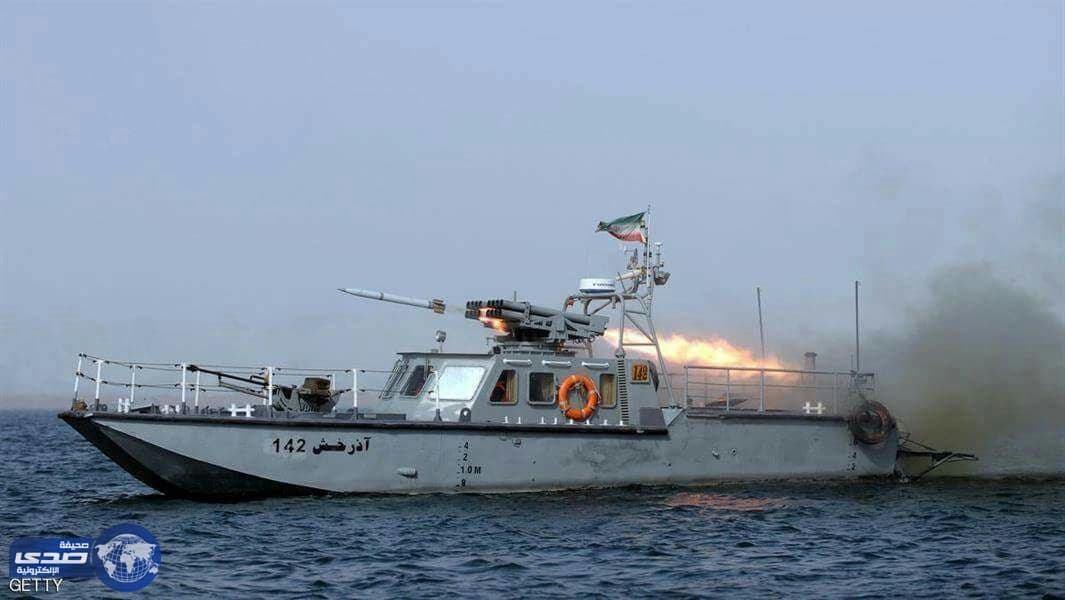 زوارق ايرانية تتحرش بسفينة أمريكية في مضيق هرمز