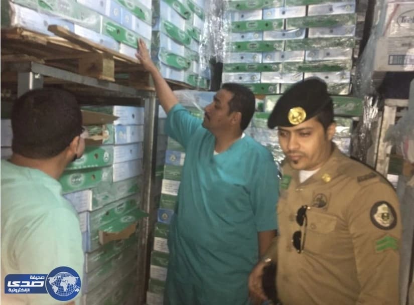 بالصور.. وقف توزيع 5 آلاف دجاجة فاسدة بإحدى الشركات بالرياض