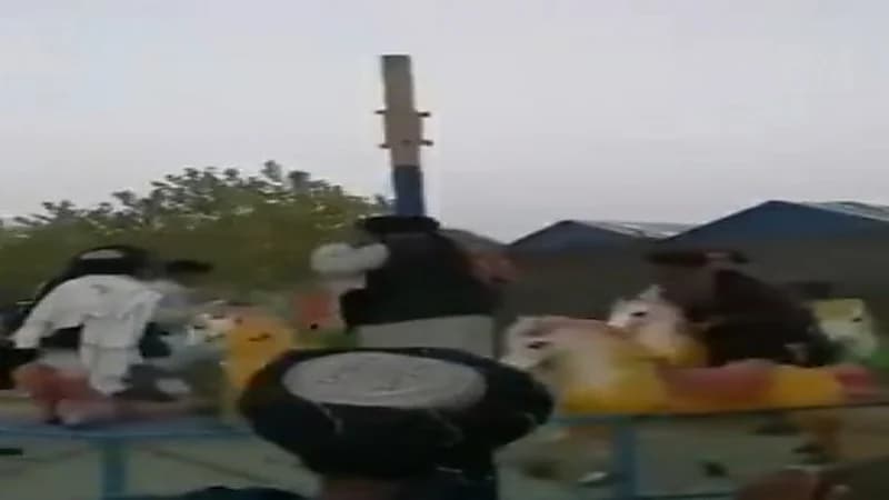 شاهد.. مقاتلو طالبان يمرحون في مدينة ملاهي بكابول