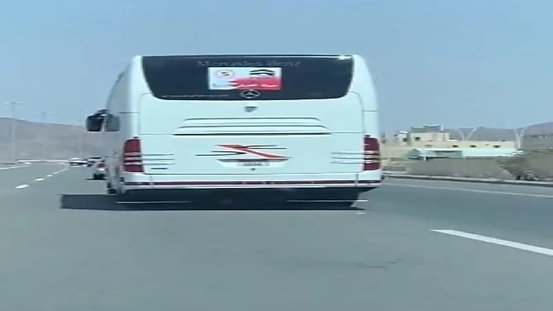 شاهد: قائد باص متهور يسير بسرعة عالية على طريق "جدة_مكة" والمرور يتفاعل