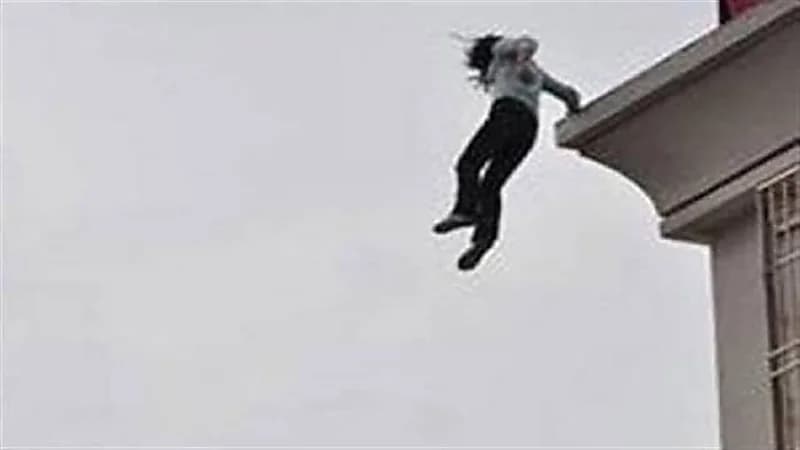 امرأة تقفز من الطابق الثالث بعد تعرضها للضرب على يد زوجها بسبب خلافات بينهما