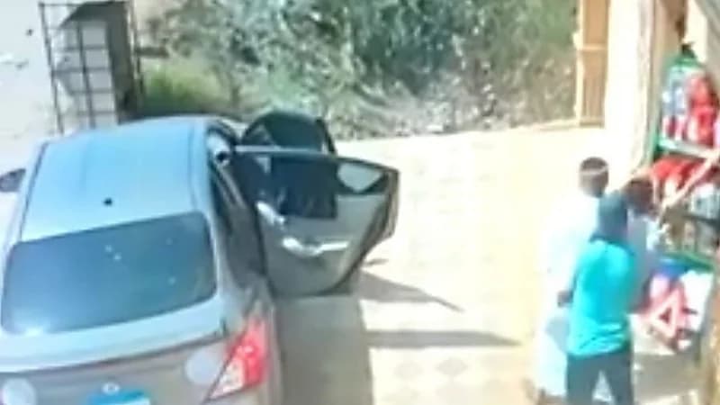شاهد.. لحظة اختطاف طفل على يد ملثمين أمام محل والفرار به في سيارة