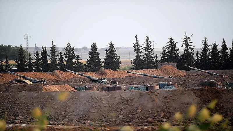 تركيا تعذب طفلاً سوريًا بوحشية على الحدود