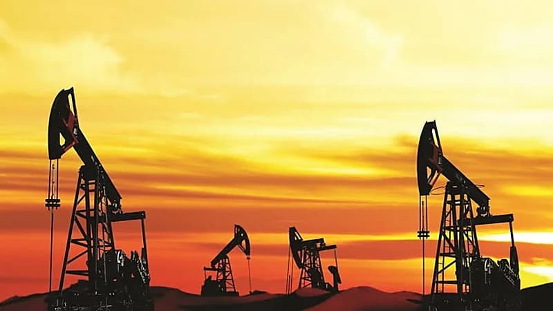 مخزونات النفط الأميركية تهبط بنحو 3.3 مليون برميل