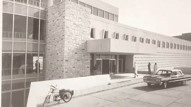 شاهد.. صورة نادرة لمبنى وزارة البترول والثروة المعدنية عام 1385 هجريا