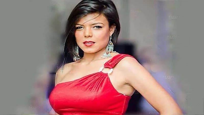 شاهد.. ناهد السباعي تخطف الأنظار بفستان مثير