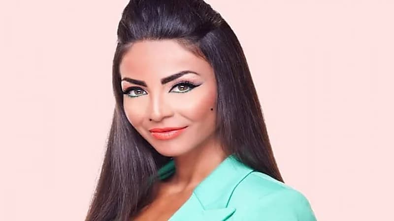شاهد.. دولي شاهين تفاجئ جمهورها بإطلالة مثيرة