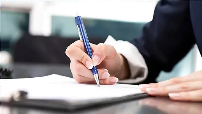 محامي: إعطاء الموظف لمديره الوثائق السرية لا يحميه من العقوبة