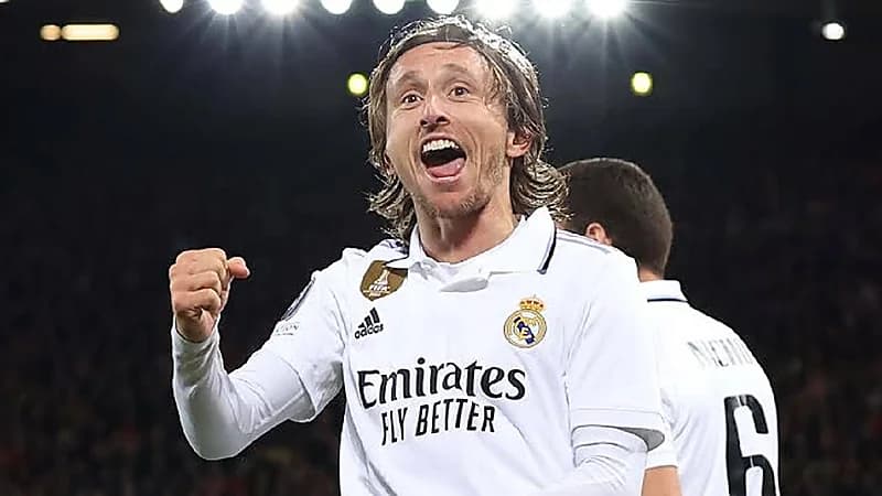 الأهلي يتفوق على ريال مدريد ويقدم عرضا مغريا لضم "مودريتش"