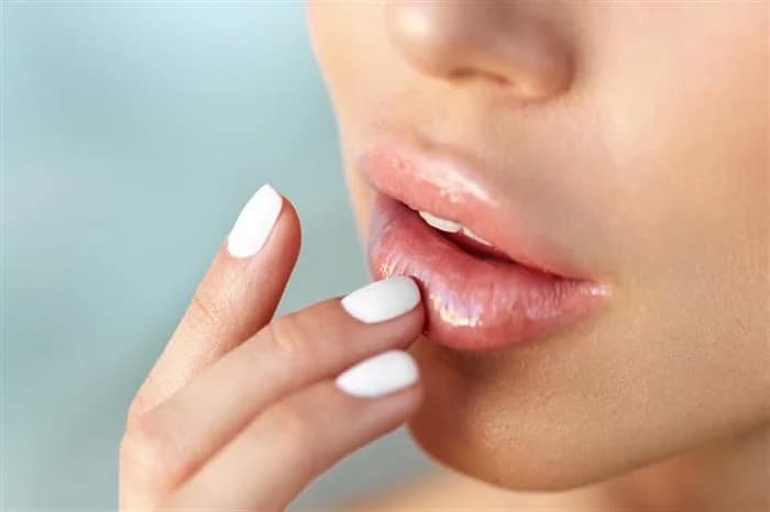 سر الحصول على شفاه كبيرة ووردية