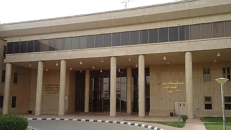  استخراج بطارية من مريء طفل بالخرج