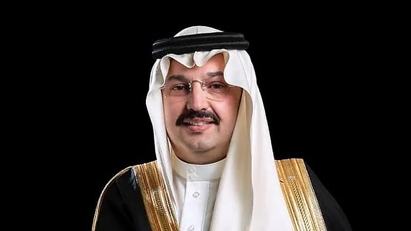 أمير عسير يعفي أحد السجناء من المدة المتبقية من محكوميته (فيديو)