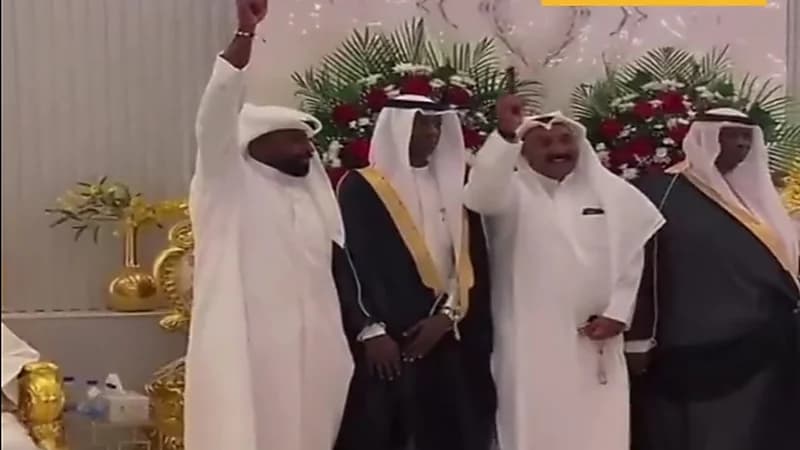 شخصان يحتفلان بمسدس لعبة عند حضورهما حفل زفاف صديقهما.. فيديو