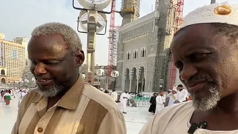كفيفان يترافقان في الحج : فقدنا البصر لكن البصيرة موجودة .. فيديو
