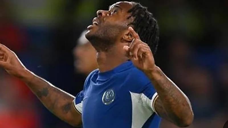 سترلينغ يواجه خطر الإيقاف