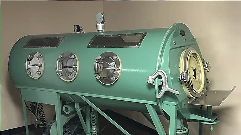 وفاة أمريكي عاش 70 عاما داخل رئة حديدية