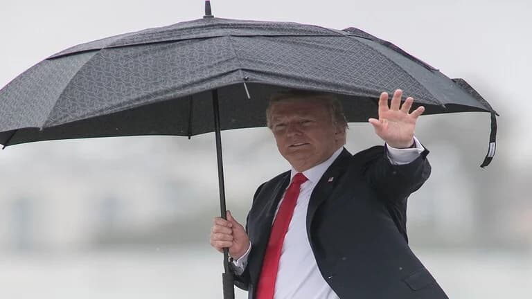 ترامب يروج لحملته الانتخابية بإكرامية بـ500 دولار .. فيديو