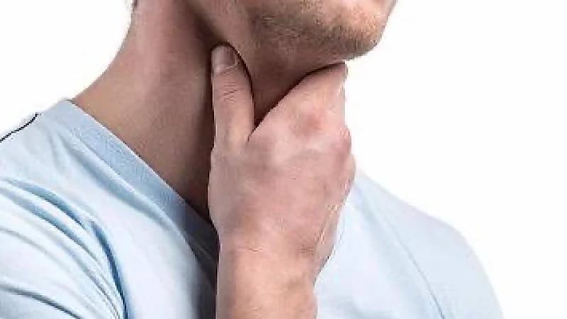 نمو شعر في حلق مدخّن شره يثير جدلا بين الأطباء