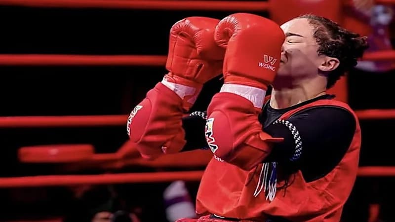 هتان السيف تحقق الميدالية الذهبية في منافسات الملاكمة التايلاندية