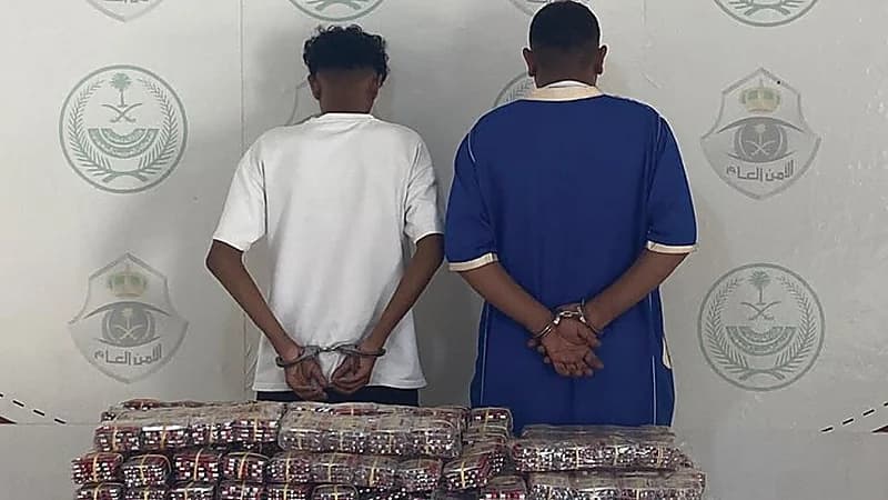 القبض على مواطنين لترويجهما 20070قرصًا خاضعًا لتنظيم التداول الطبي ... فيديو