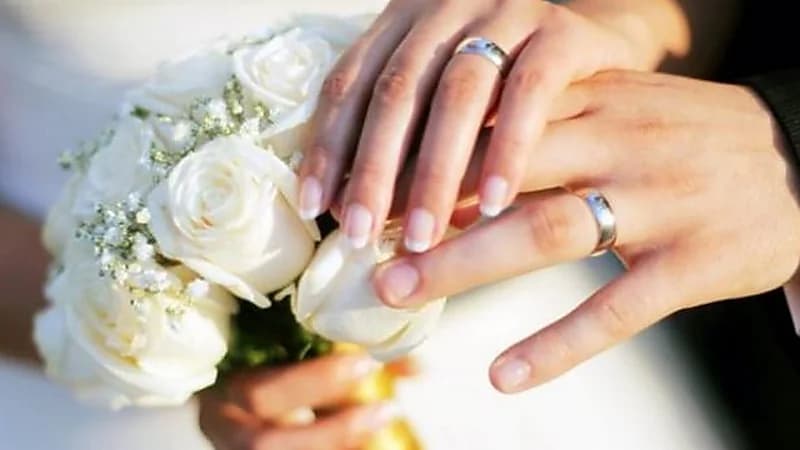 رجل يشتكي من ارتفاع تكلفة الزواج: "لا ترمى نفسك للتهلكة" ... فيديو