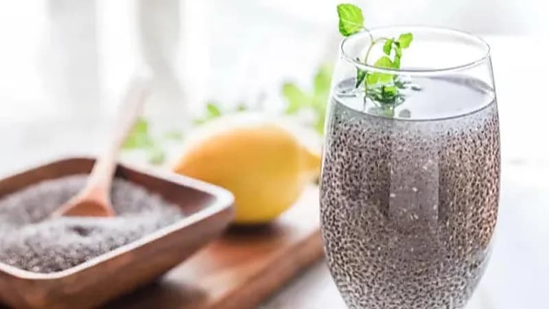 فوائد صحية وجمالية لتناول ماء الزنجبيل وبذور الشيا صباحا