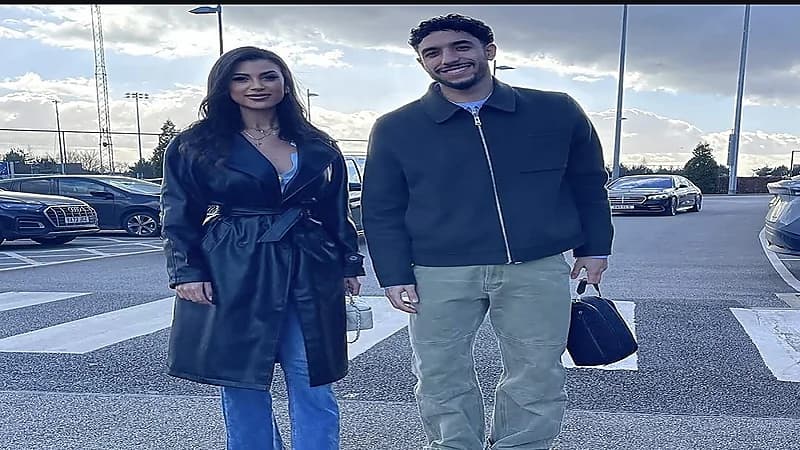 ملكة جمال مصر تشعل السوشيال ميديا بظهورها مع مرموش وصلاح