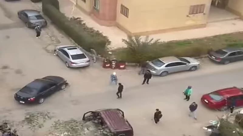 جدل بسبب فيديو تعرض سائق سيارة مدرسية للاعتداء في مصر.. فيديو