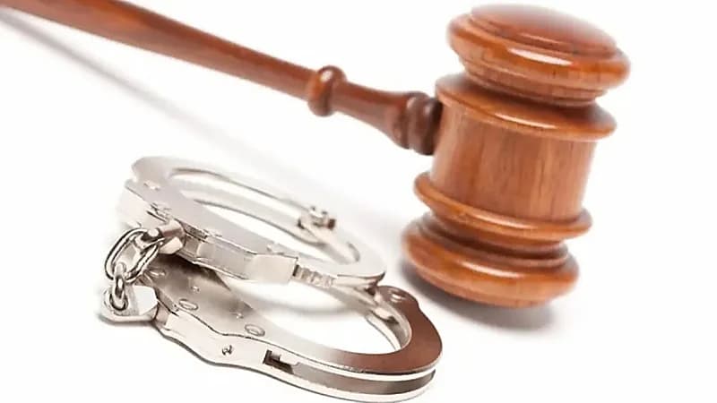 الكويت تسلّم العراق اثنين من المتهمين بـ سرقة القرن